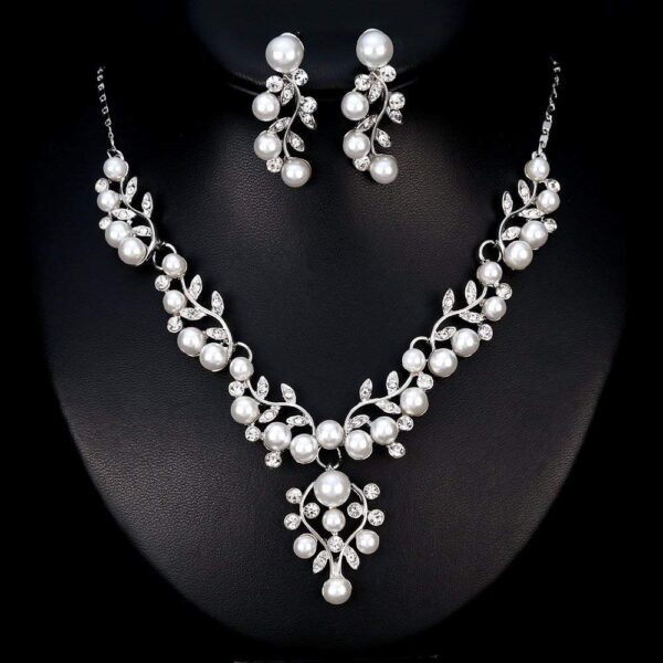 Stylish Party Wear Pearl Necklace 5