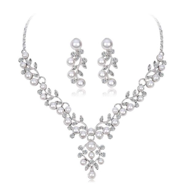 Stylish Party Wear Pearl Necklace